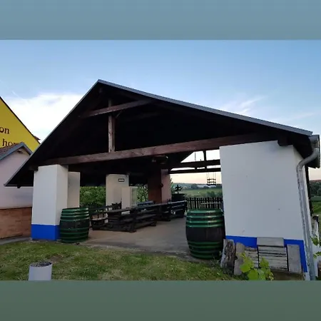 Vinny Sklipek S Ubytovanim * Bořetice